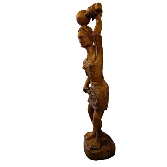 Big 28 inch tall vintage solid block wood carving of a native woman. - Picture 7 of 8
